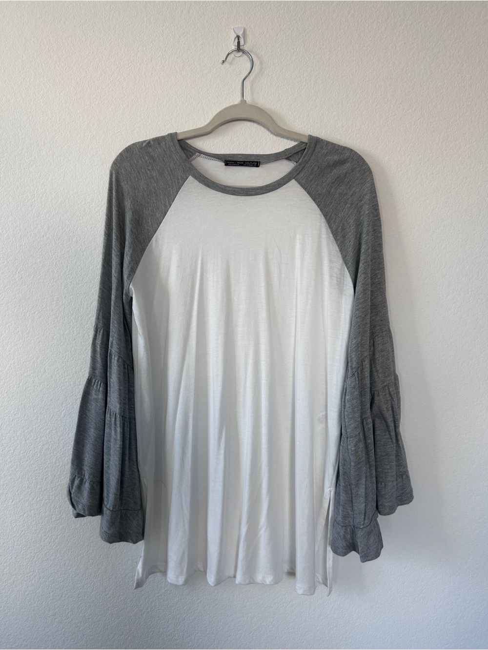 Women's Two-Tone Raglan Bell Sleeve Tee - White & Gray